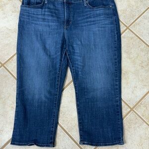 Levi’s Women’s Capri Pants Size 18W